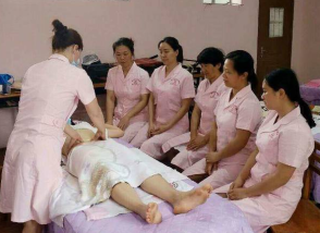 專業(yè)守護(hù)，無痛呵護(hù) 高級(jí)催乳師引領(lǐng)產(chǎn)后乳房健康管理新體驗(yàn)